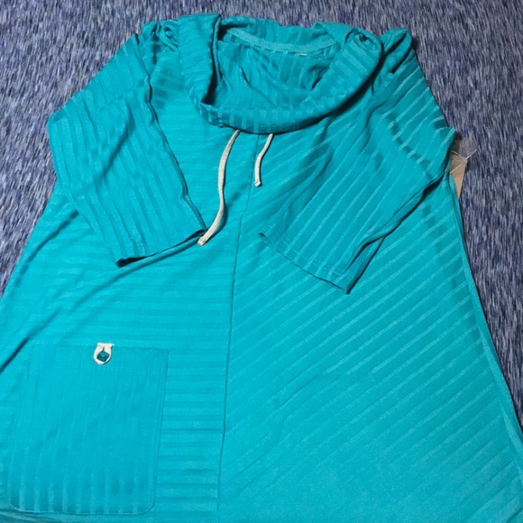 Thomas & Olivia Shirt - Picture 3 of 5